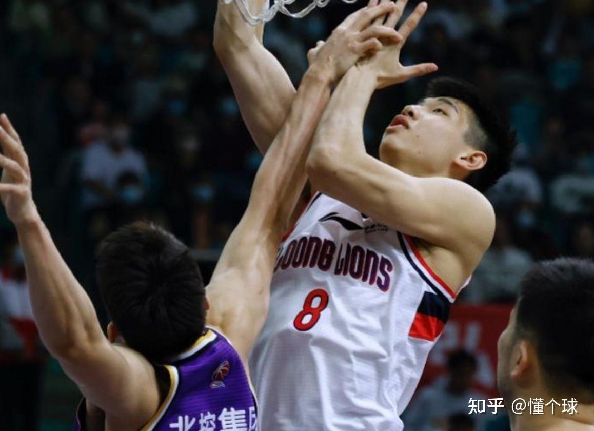 包含国际比赛日广州队调整名单以备全明星赛，临场应变环节打磨，媒体盛赞，团队化学反应显著的词条